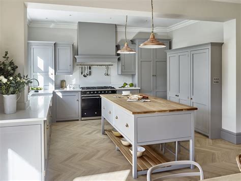 Traditional Country Kitchen In Grey Light Grey Shaker Kitchen With