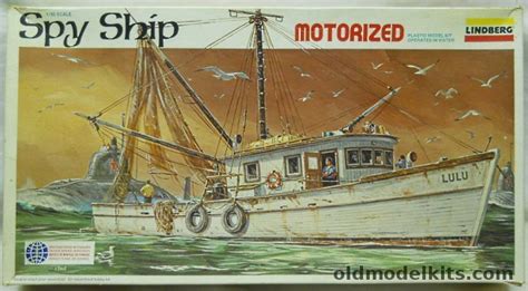 Lindberg 160 Spy Ship Lulu Fishing Vessel Motorized 7413