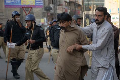 Pakistani Police Opposition Supporters Clash In Islamabad The Seattle Times