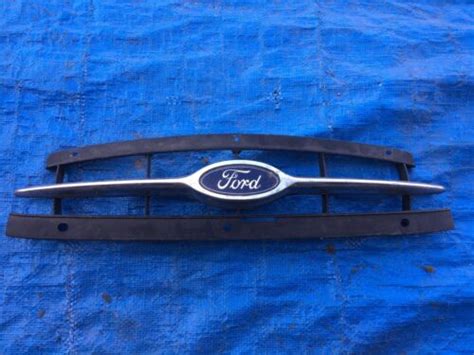 Ford Taurus Front Grille Trim Genuine Oem Bumper Emblem Intake Vent