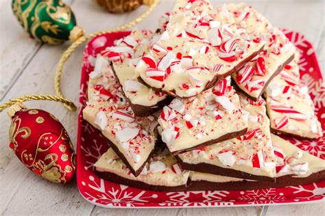 The Best Peppermint Bark Recipe For The Holidays