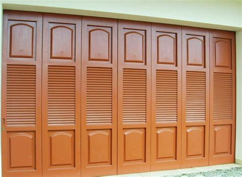 Pintu garasi mobil minimalis umumnya memiliki ketinggian sekitar 220 cm atau dapat diatur tergantung dengan ukuran mobil yang anda miliki. Top Ide 15+ Model Pintu Garasi Mobil Dari Besi