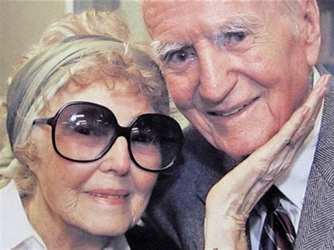 Lifetime Of Love Couple Married 75 Years Die A Day Apart They Were Jws Couple Beach Love