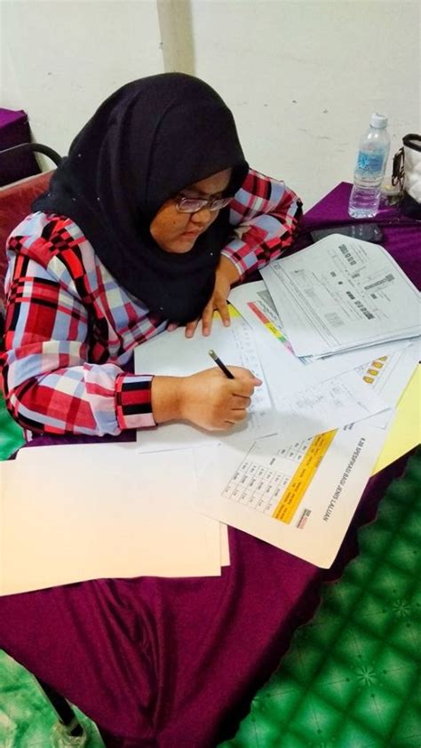 Setiap kursus disertakan dengan senarai lokasi/nama kolej komuniti di mana kursus tersebut ditawarkan. KURSUS CIDB: Asas Pengurusan Keselamatan Trafik Di Tapak ...