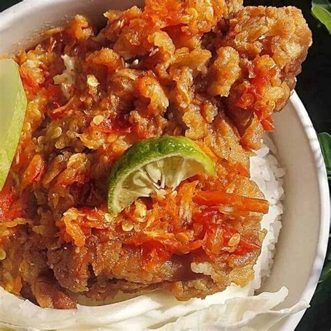 Hidangan ayam geprek sambal korek ini sangat cepat disiapkan. Cara Membuat Sambal Ayam Geprek Ala Bensu / Cara Membuat Sambal Geprek Bensu Kekinian - Langkah ...