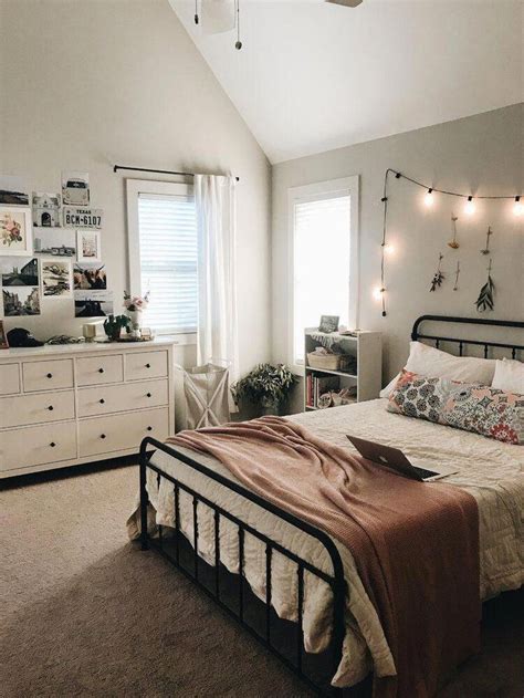 Designing a small bedroom has its own challenges, especially for someone who lives in the small studio apartment. #minimalistbedroom in 2020 | Cozy small bedrooms ...