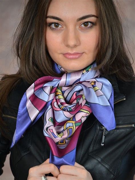 Pin By Manuela Begler On My Style Silk Scarf Style Scarf Wearing Styles Scarf Knots