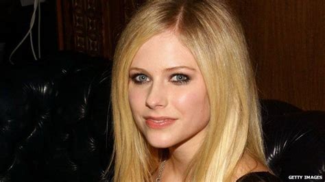 Avril Lavigne Thought She Was Dying After Contracting Lyme Disease Bbc News
