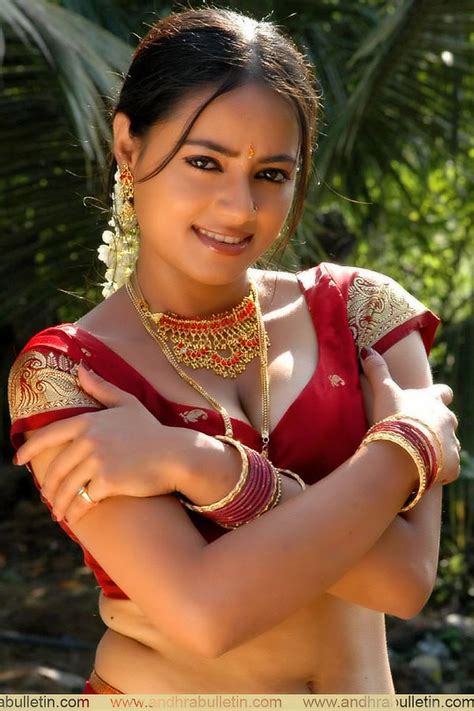 South Indian Girl Super Actress Uncoverd Her Saree And Show Saree