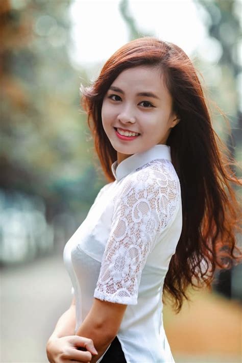 Vietnamese Women Should Wear Ao Dai At Work Beautiful Vietnamese