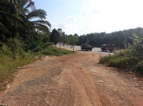 Dalam laporan antara dua tahun lalu, pokok persoalannya. 10 ekar tanah di Kluang, Johor untuk diJUAL