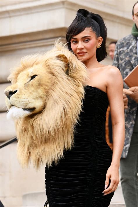 Kylie Jenner Wears A Lion Head At Schiaparelli Fashion Show Pics Details Over View Your