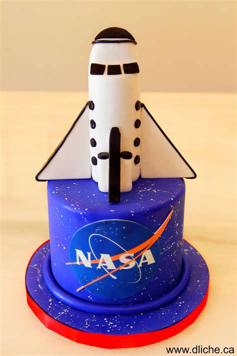I see your global hawk and raise you. Un super gâteau NASA avec une navette spatiale! A super ...