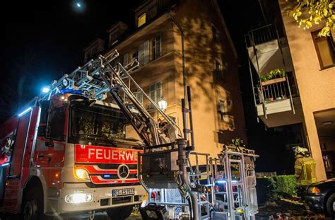 Egal ob auf youtube, facebook oder tik tok. Die Feuerwehr in Esslingen bei ihrem Einsatz in der ...