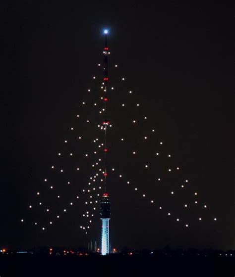 The gerbrandy tower is a tower in ijsselstein, the netherlands. De zendmast van IJsselstein bij nacht