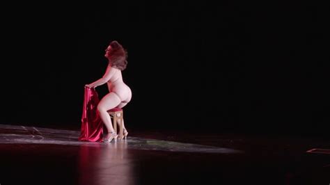 Jezebel Express Nua Em Getting Naked A Burlesque Story