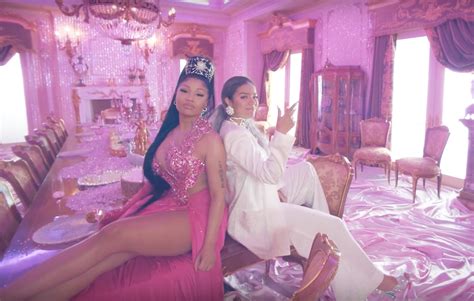 Con este tema, karol g cumple un sueño al colaborar con un peso pesado de la música. Karol G, Nicki Minaj Exude Glamour in Surprise New 'Tusa ...