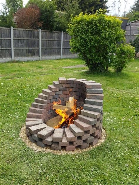 Don't forget to add a wooden bench. 47 Best Fire Pit Ideas to DIY or Buy | Backyard landscaping designs, Backyard fire, Fire pit ...