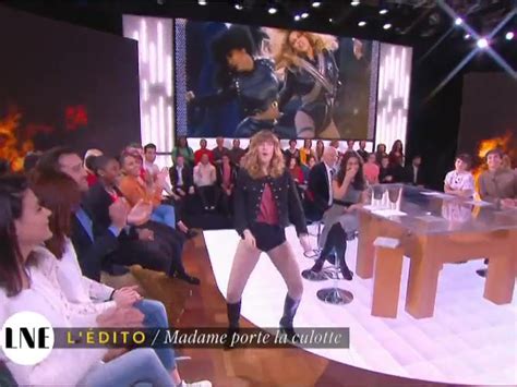 Daphné Bürki En Culotte Pour Présenter La Nouvelle Edition Vidéo Closer