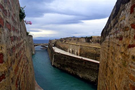 Bordered by morocco, it lies along the boundary between the mediterranean sea and the atlantic ocean. Guía de Ceuta: Qué visitar y diez enigmas por descubrir