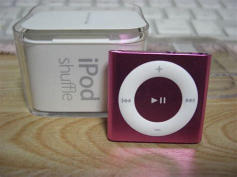 When the third generation ipod shuffle was announced a couple of weeks ago, the buzz was almost as audible as a hive of bees. iPod shuffle 到着〜 (≧∇≦）／ MayuLog。