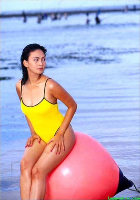 Kumpulan Foto Jadul Dian Nitami With Yellow Swimsuit Foto Sexy Artis