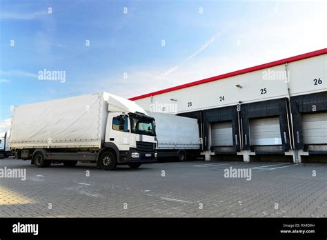 The Loading Dock Of A Warehouse Hi Res Stock Photography And Images Alamy