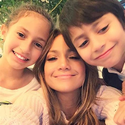 Lynda is the youngest of the lopez kids and like her sister also fell in love with entertainment. Jennifer Lopez's Twins Max and Emme Turn 10! | E! News