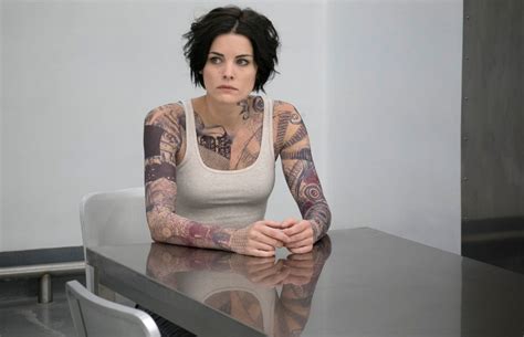 Review In Blindspot An Amnesiacs Tattoos Are The Clues The New
