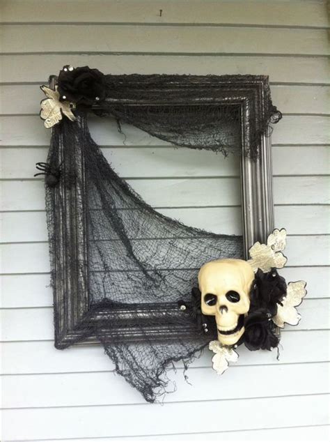 Do it yourself (diy) is the method of building, modifying, or repairing things without the direct aid of experts or professionals. 13 Easy DIY Halloween Wreaths You Will Be Dying to Make | Holidappy