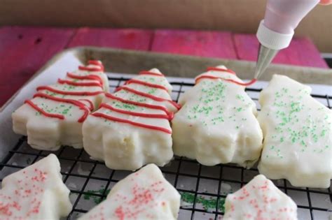 A little debbie battle royale. Christmas Tree Snack Cakes | Recipe | Christmas tree cake ...