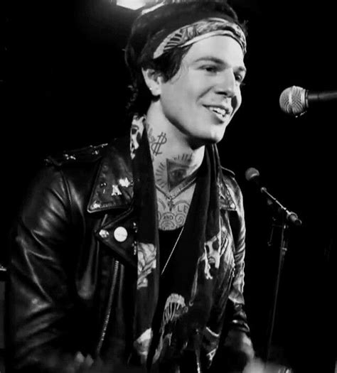 Jesse Rutherford He Looks So Cute And Hippie Ish Here What A Babe