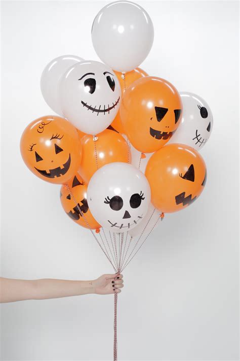 Pumpkin And Skeleton Balloons Easy Halloween Decorations Halloween