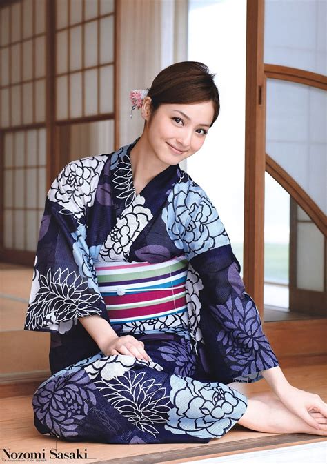 Log In Japanese Outfits Beautiful Japanese Women Cute Kimonos