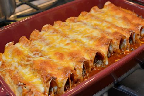 Repeat for remaining beef mixture. Easy Beef Enchiladas - The Cookin Chicks