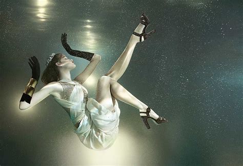 Underwater Fashion Photography By Zena Holloway 写真 水中写真 浮遊感