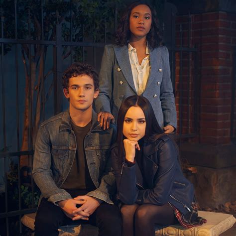 “pretty Little Liars The Perfectionists” Stars Team Up For Virtual