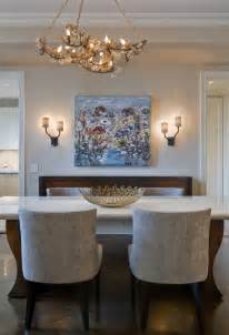 And in most dining rooms, a linear chandelier provides a spread of illumination that is welcomed and appreciated for elegant dinner parties or everyday dining. Elegant dining room Table Arrangement