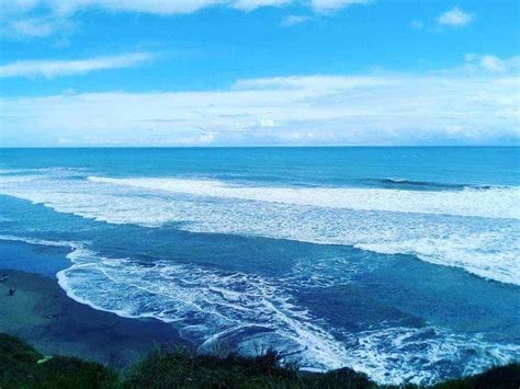 Nama pantai karang bolong juga melegenda. Yuk, Kunjungi 9 Pantai di Cianjur yang Cantik Ini!