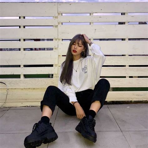 ulzzang korean girl baddie outfit style black platform boots asianstyle koreanfashion ulzzang