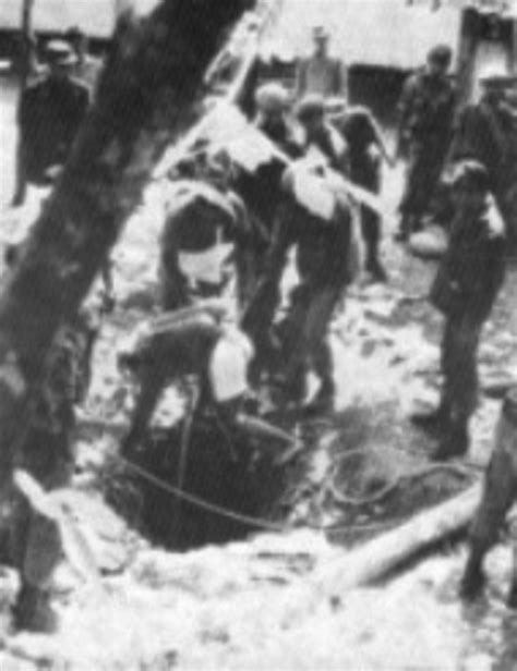 We did not find results for: FOTO-GAMBAR BARANG PENINGGALAN KORBAN G 30 S/PKI ...