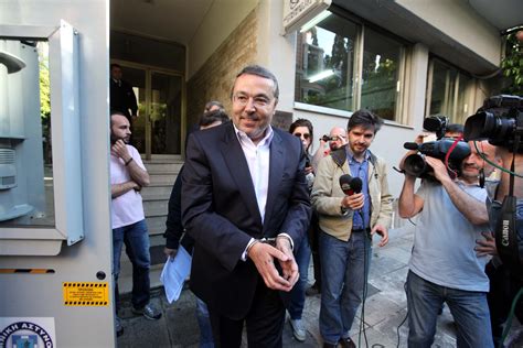 Αποκαλύψεις έκαναν στον αέρα της εκπομπής του the 2night show με τον γρηγόρη αρναούτογλου η ελένη καρποντίνη και ο βασίλης λιάτσος, ενώ αναφέρθηκαν και στον αιμίλιο λιάτσο. Αφέθηκε ελεύθερος ο Αιμίλιος Λιάτσος - Ειδήσεις - νέα - Το ...