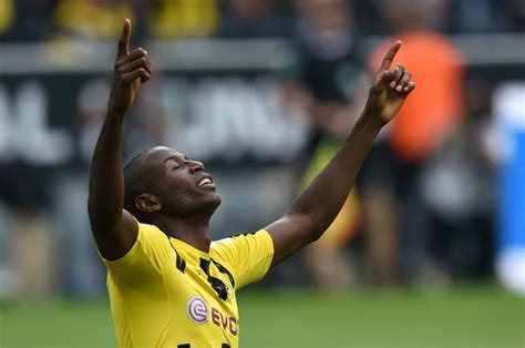 Borussia dortmund striker adrian ramos will join relegation threatened spanish side granada before sealing a lucrative move to chinese club chongqing dangdai lifan, both european clubs confirmed. Adrián Ramos jugaría en Granada de España en 2017