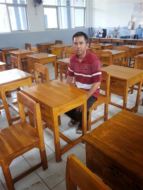 Meja tengah meja sekolah dan kursi sekolah plastik standar ukuran via indonesian.alibaba.com. meja kursi sekolah kayu damaran jati : JUAL MEJA KURSI ...