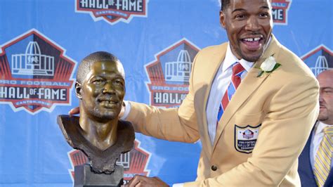 Michael Strahan Brings Laughs At Hall Of Fame Induction