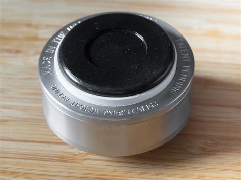 Es bietet sich an, das pucken langsam abzugewöhnen, bzw. Wilson Audio "The Pedestal": Pucke für 1.000 Euro/Stück