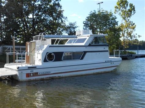 It can be hard to find one if you are unaware of the things to look for. 81 VIKING HOUSE BOAT 26' W/TRAILER 10500 - for Sale in ...