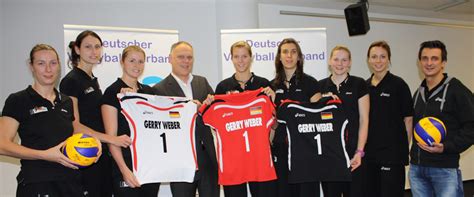 Seit 2015 ist dürr botschafterin des vereins volleyball ohne grenzen, der kinder und jugendliche in wirtschaftsschwachen regionen unterstützt. GERRY WEBER neuer Trikotsponsor - Internationales ...