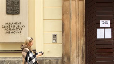 Psp čr, ps pčr, v ústavě české republiky označovaná jen jako poslanecká sněmovna, je dolní komora parlamentu české republiky, v ústavě označovaného jen jako parlament. Poslanci berou na náhradách 200 milionů. 21 tisíc na cestu do sněmovny mají i ti z Prahy ...