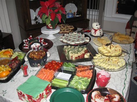 If the fruit on the wedding party is separate for everyone, you can simply use some grapes, mint, etc. appetizer table | Appetizers table